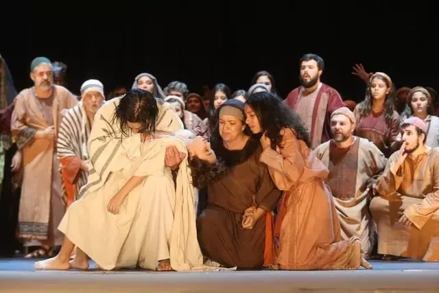 Encenação da Paixão de Cristo reúne multidão à Igreja da “Cidade” em São José dos Campos