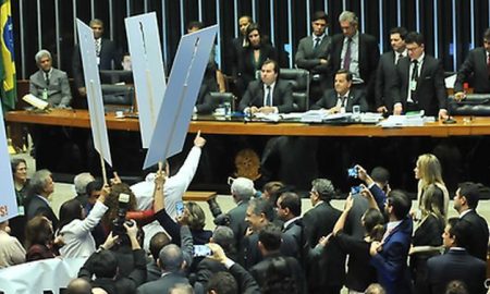 Câmara aprova texto-base da reforma trabalhista