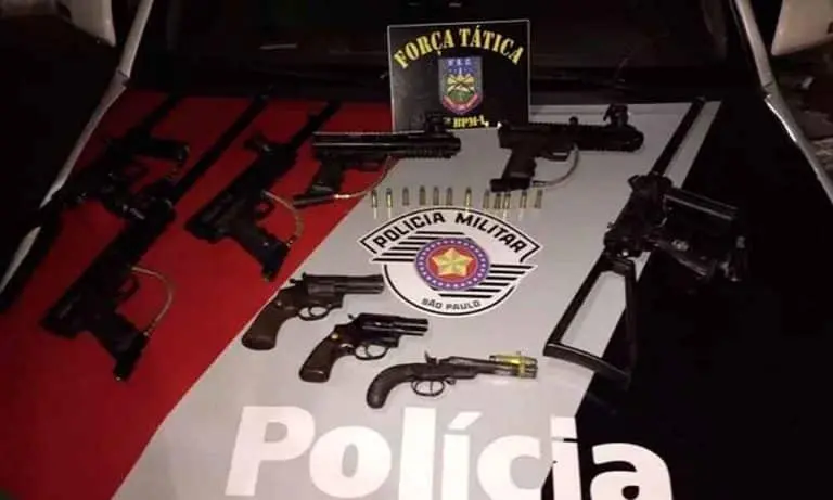 Trio é preso por porte ilegal de armas em Tremembé