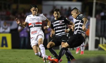 Com mais um gol de Jô em clássico, Corinthians derrota o São Paulo no Morumbi