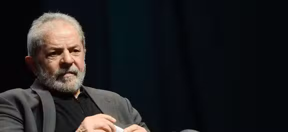 Lula chega ao prédio da Justiça Federal em Curitiba