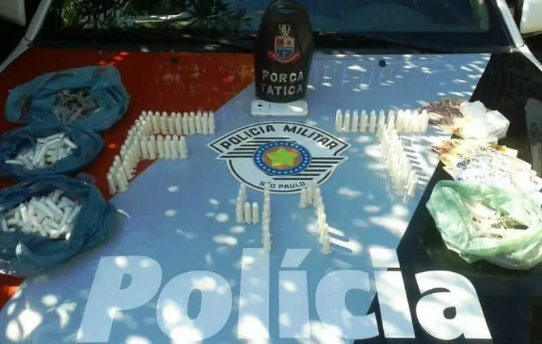 Dupla é presa com mais de 200 pinos de cocaína em Jacareí