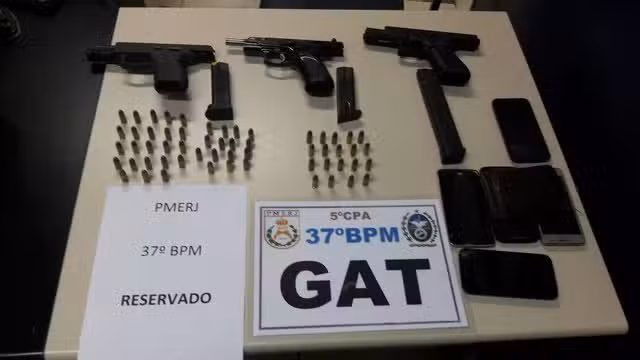 Grupo é preso com armas e munições em carro blindado em Resende