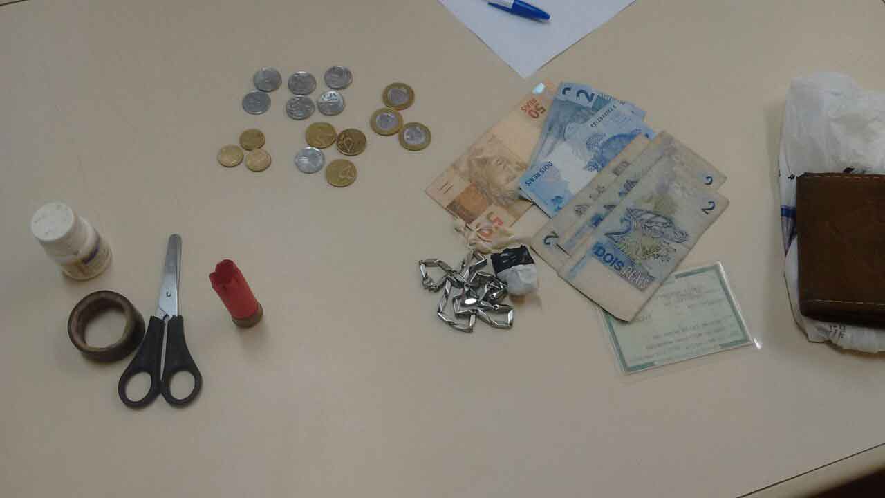 Polícia Militar de Cruzeiro prende traficante em flagrante no Pontilhão