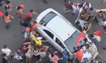 Motorista fura bloqueio e atropela manifestantes em protesto contra Temer