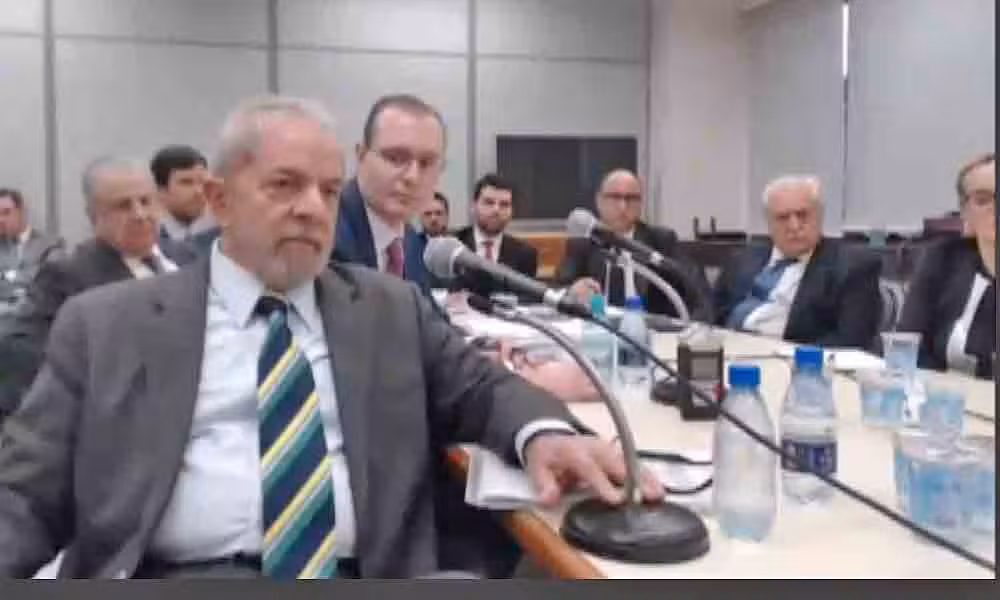 'Manda a PF devolver os iPads dos meus netos', pede Lula a Moro