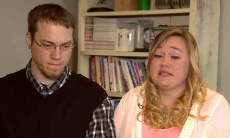Casal que maltratava os filhos no YouTube perde guarda das crianças