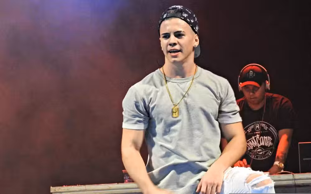 MC Biel anuncia recomeço e afirma que antes vivia um personagem