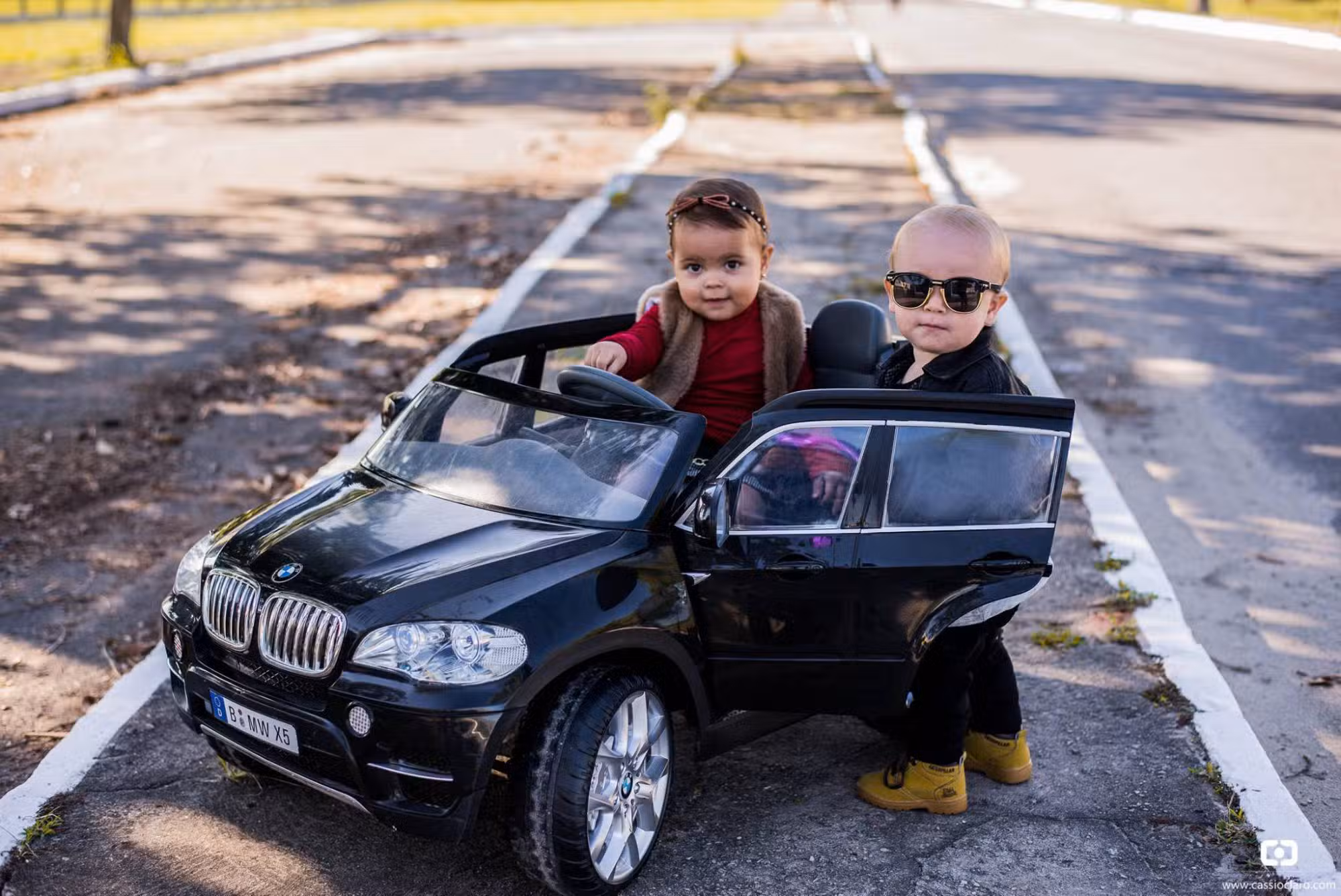 Ensaio de bebês encanta moradores na internet em nossa região; babys ao volante