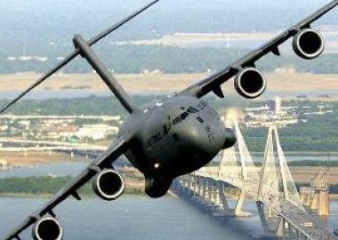 Avião militar de Mianmar com 104 passageiros desaparece após decolagem