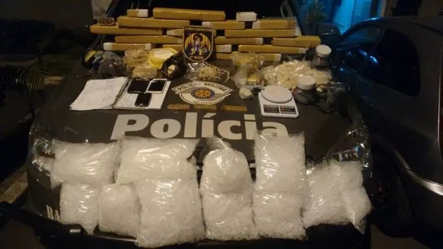 Dupla é presa com mais de 20 kg de drogas em Pindamonhangaba