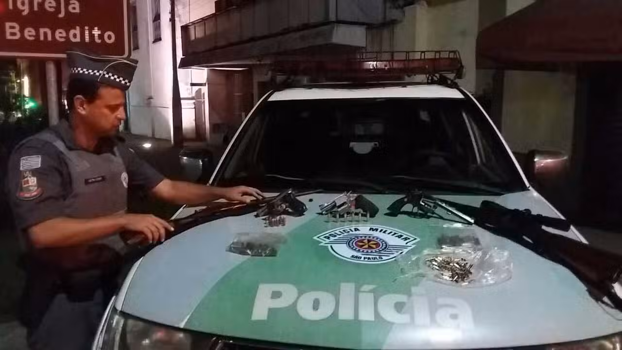 Dupla é presa por porte ilegal de armas e crime ambiental em São José dos Campos