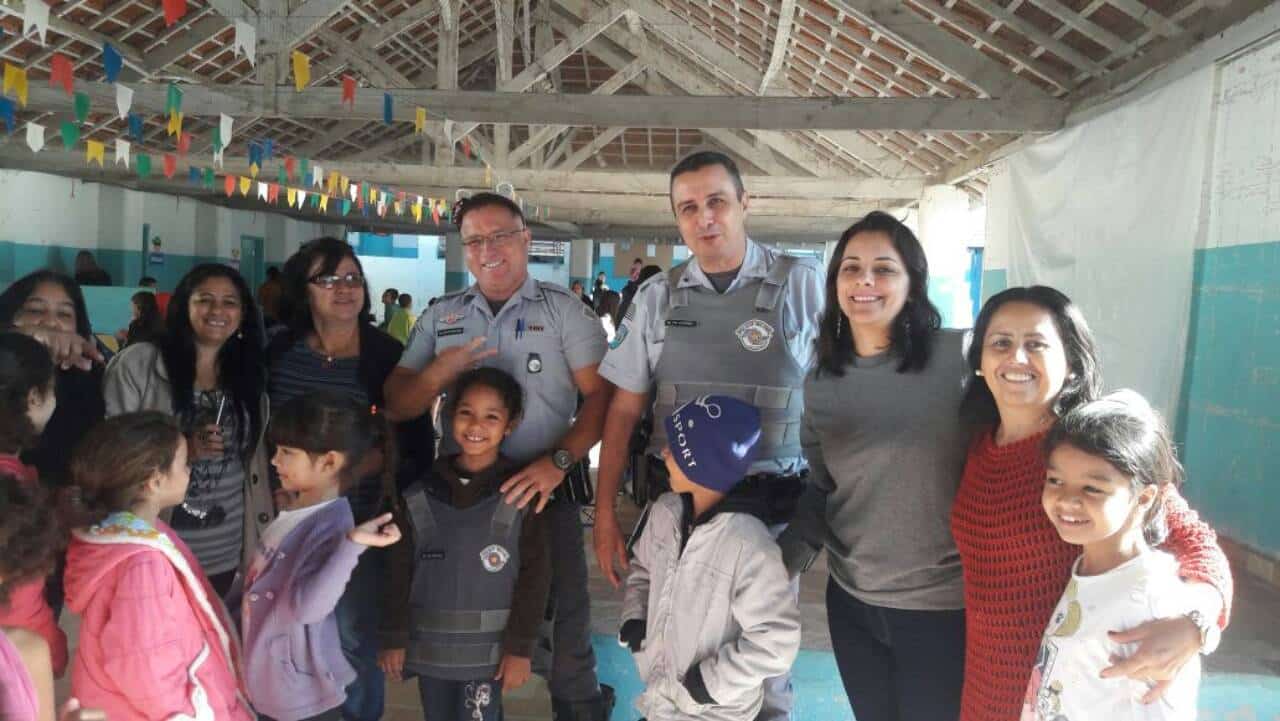 Policiamento Rodoviário Estadual realiza palestra para mais de 200 crianças em escola pública