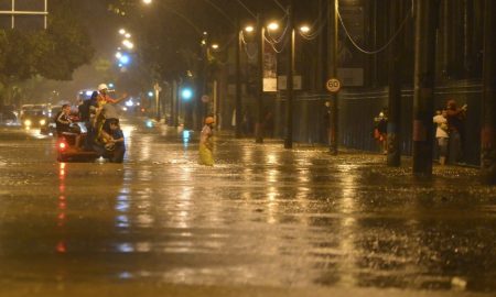 Rio tem ruas alagadas após chuva recorde para o mês de junho