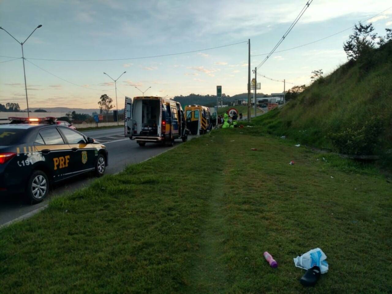 Duas mulheres morrem atropeladas e motorista foge na Fernão Dias