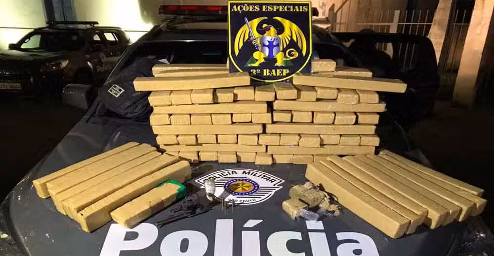 BAEP prende traficante de 45 anos com quase 100 quilos de maconha em São José