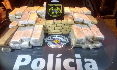 BAEP prende dois traficantes com 153 tijolos de maconha em São José
