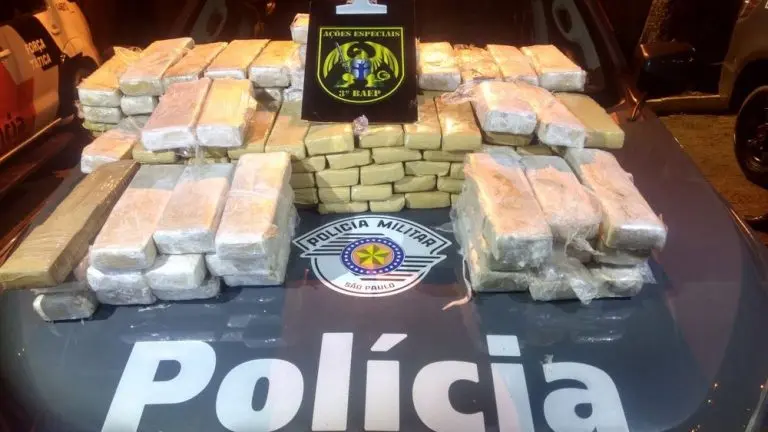 BAEP prende dois traficantes com 153 tijolos de maconha em São José