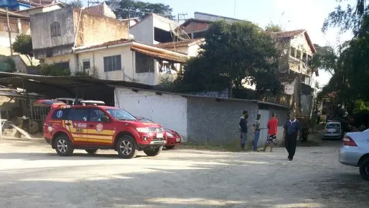 Criança tem perna perfurada por barra de ferro em São José
