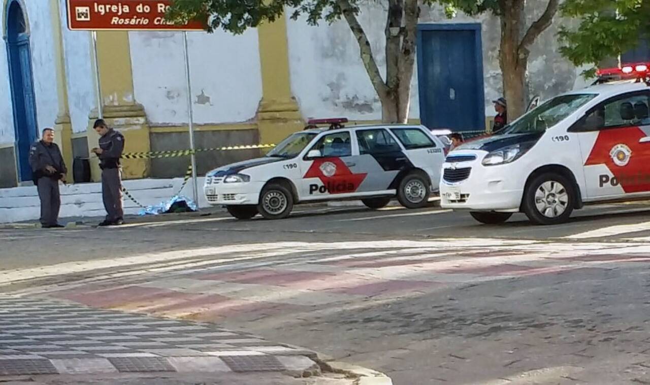 Homem de 27 anos é amarrado em poste e espancado até a morte em Cunha