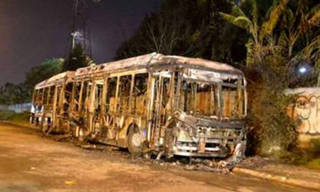 Ônibus é incendiado no Itaim Paulista, na zona leste de São Paulo