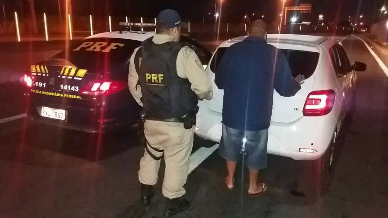 Motorista é preso com carro clonado na Dutra em Itatiaia/RJ