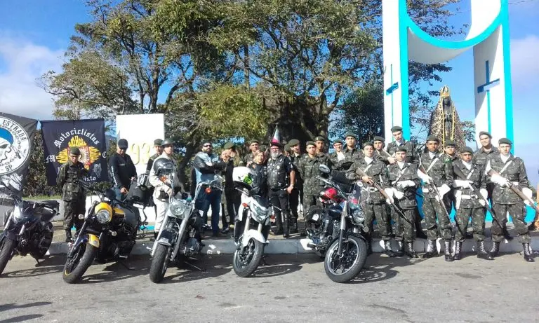 Com reforma dos motociclistas, troca do manto e missa foram realizadas hoje na Santa