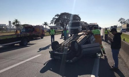 Três acidentes na via Dutra em São José dos Campos causam congestionamento