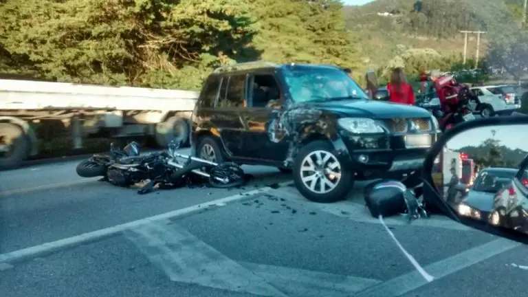 Motociclista fica gravemente ferido na rodovia em Campos do Jordão