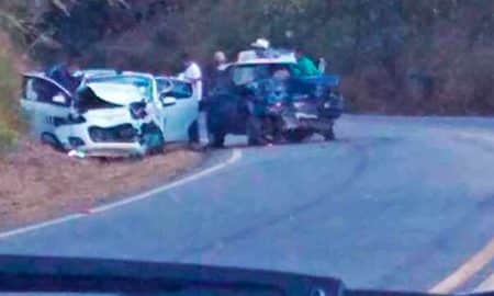 Carros colidem frontalmente na entrada de Passa Quatro nesta sexta-feira (14/07)