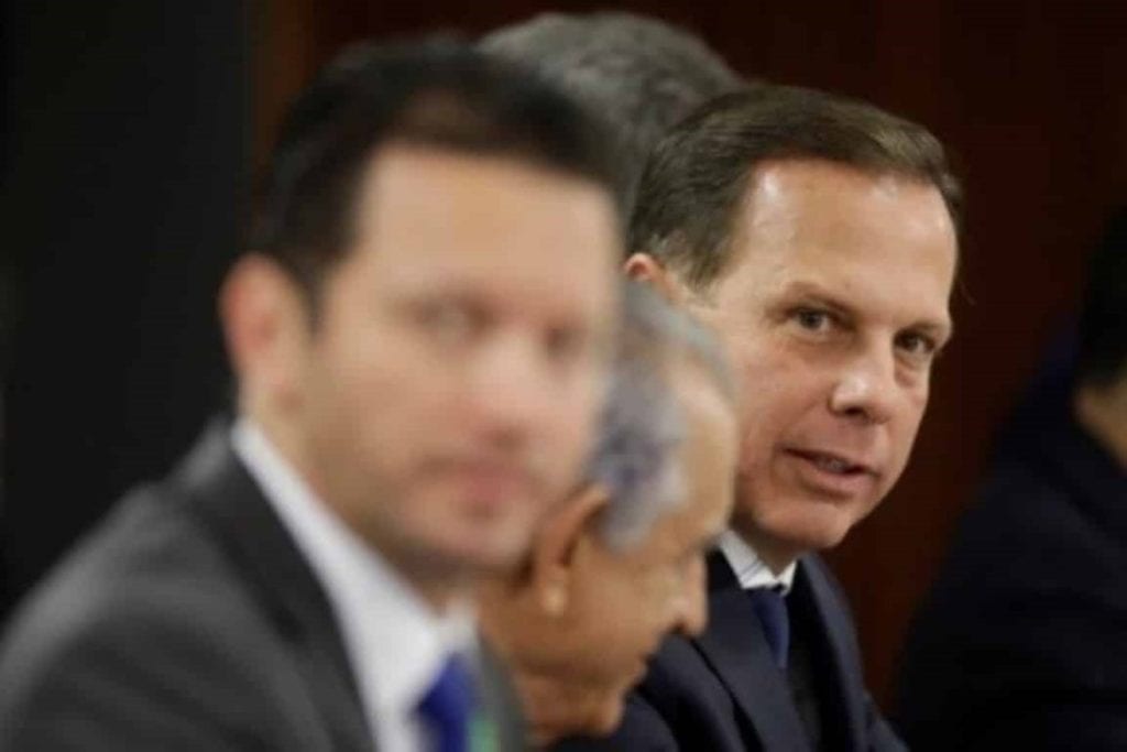 Pressionado, Aloysio discute permanência no governo com João Doria