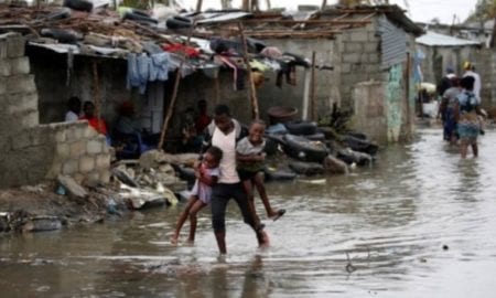 O número de mortos após a passagem do ciclone Idai na África já passa de 700. Moçambique notificou mais mortes neste sábado (23). As inuncações mataram