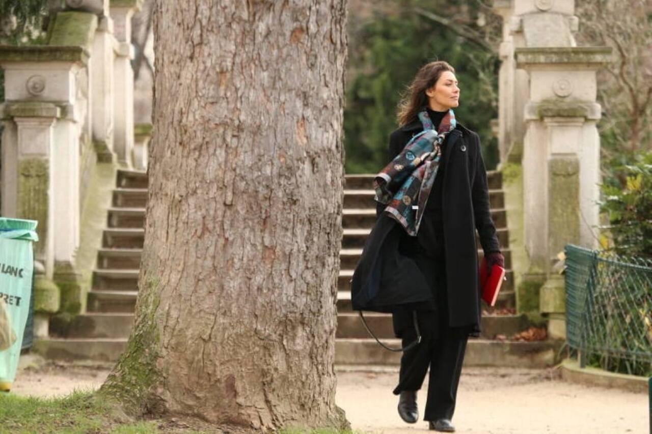 Maria Fernanda Cândido e falas de intelectuais seduzem espectador