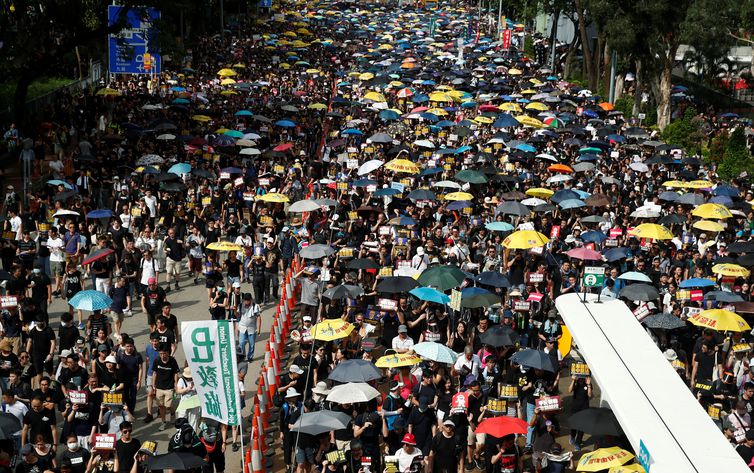 Eleitores de Hong Kong vão às urnas neste domingo