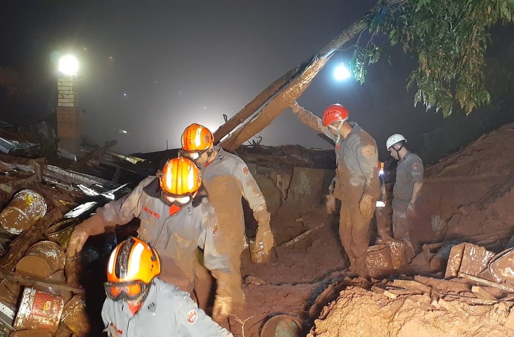 Deslizamento de terra em Campos do Jordão deixa quatro mortos