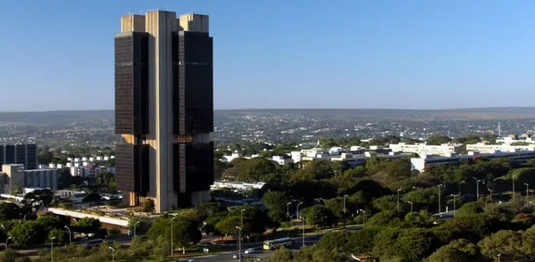 Copom reduz juros para 4,5% ao ano