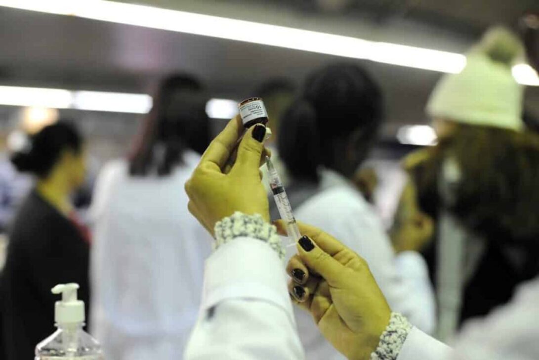 Vacina contra sarampo está disponível para pessoas entre 6 meses e 59 anos