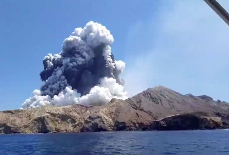 Sobe para seis número de mortos em erupção de vulcão, na Nova Zelândia
