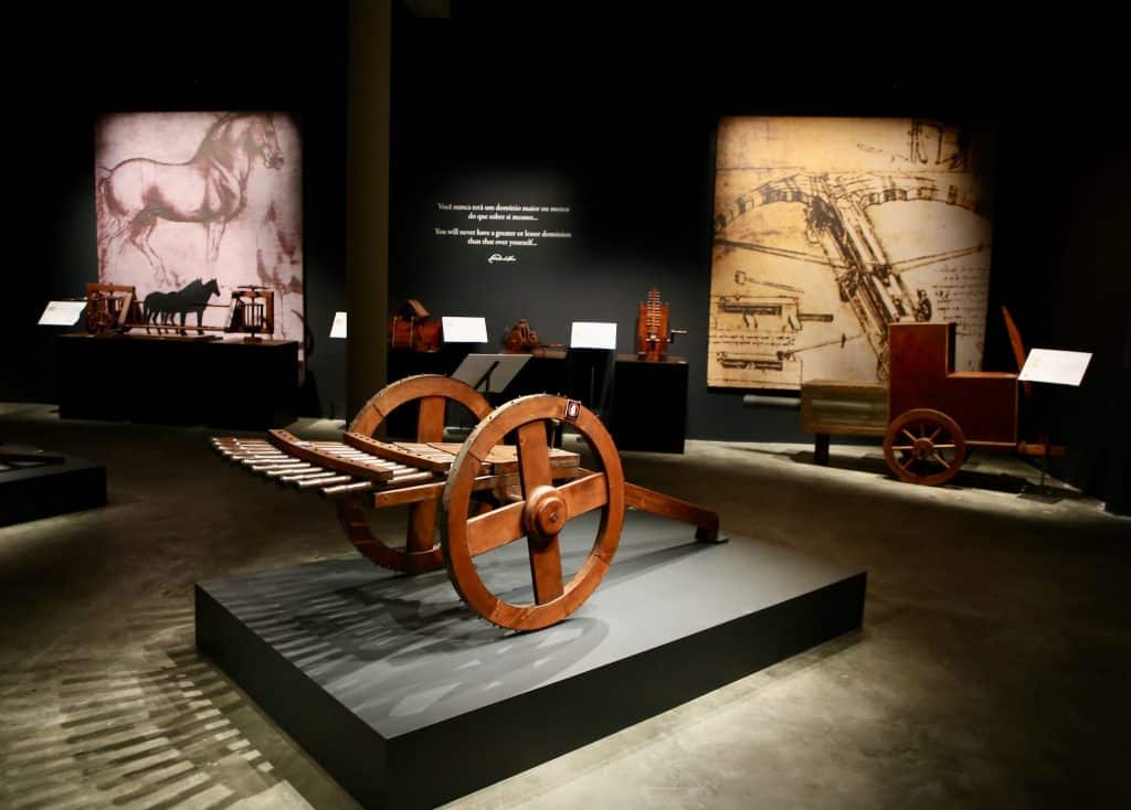 Jovens da Fundação Casa visitam exposição sobre Leonardo da Vinci