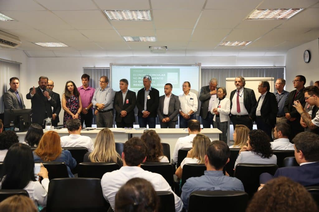 Encontro debate economia circular no planejamento da gestão de resíduos sólidos
