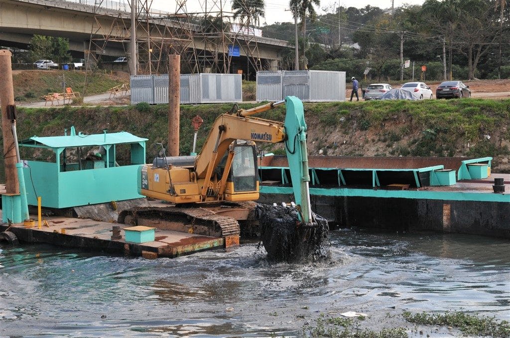 Governo de SP retira 9 mil toneladas de resíduos do Rio Pinheiros em 2019