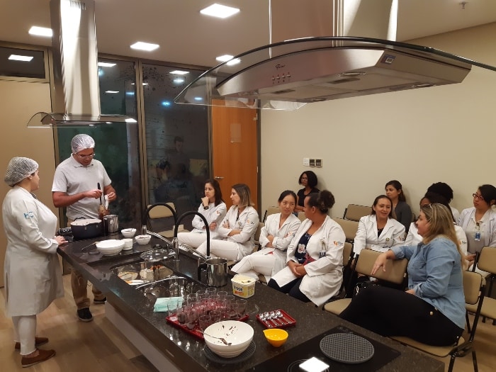 Cozinha experimental no Lucy Montoro ajuda pacientes em reabilitação