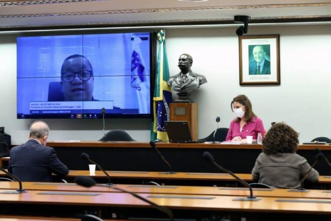 Cerca de 100 enfermeiros já morreram de Covid-19 no Brasil