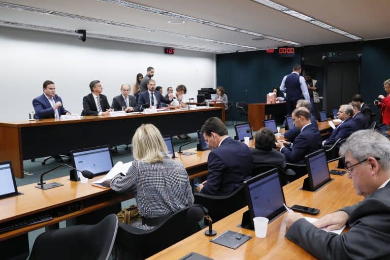 Bolsonaro retira proposta sobre regras para emendas do relator-geral do Orçamento