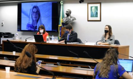 Deputados e médicos defendem regulamentação da telemedicina