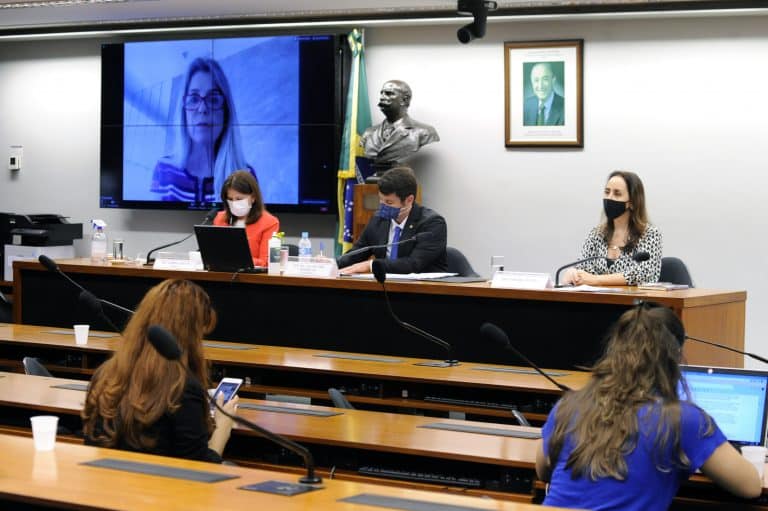 Deputados e médicos defendem regulamentação da telemedicina