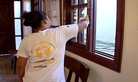 Projeto prevê desconto no IR de salário pago a doméstica dispensada durante pandemia