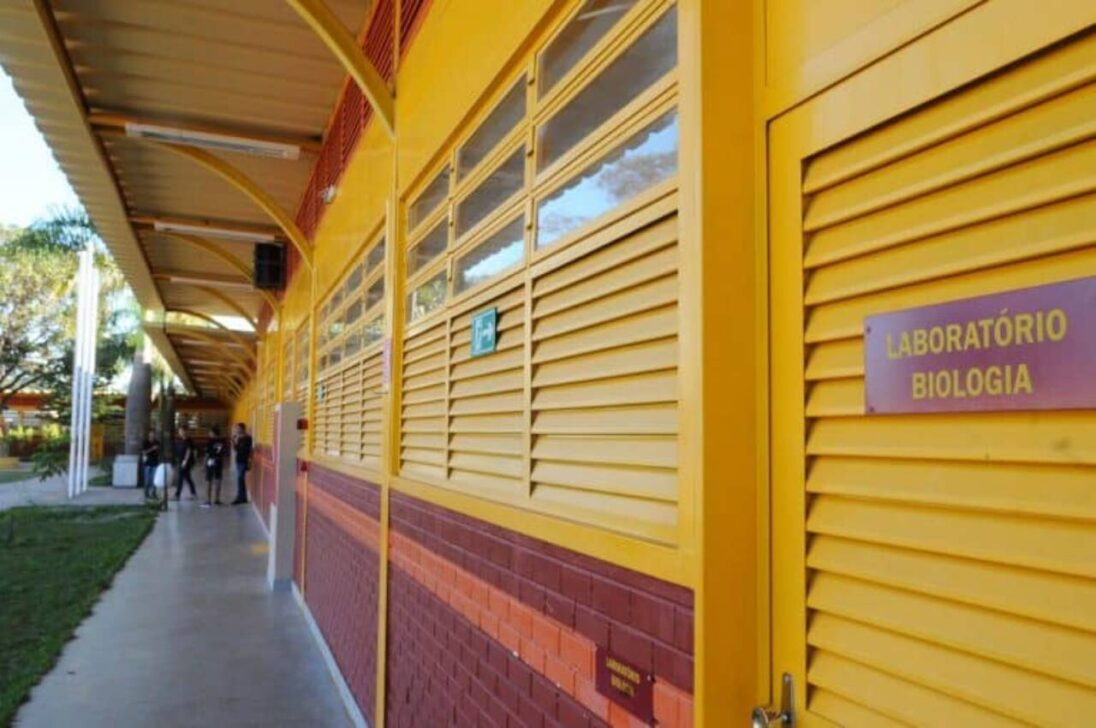 Projeto cria piso salarial para secretários de escolas da educação básica