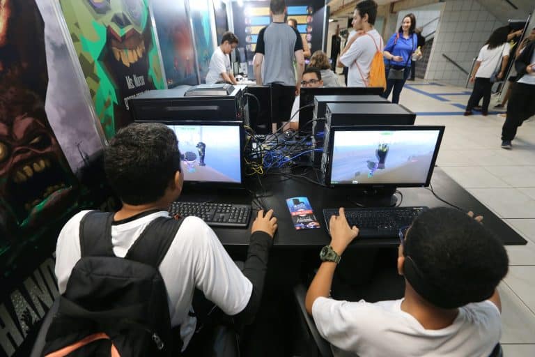 Frente parlamentar defende uso de games para gerar empregos e tornar ensino mais atraente