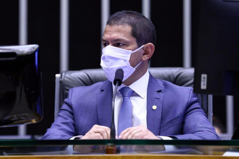 Câmara adia votação de projeto que susta norma sobre julgamentos do Carf